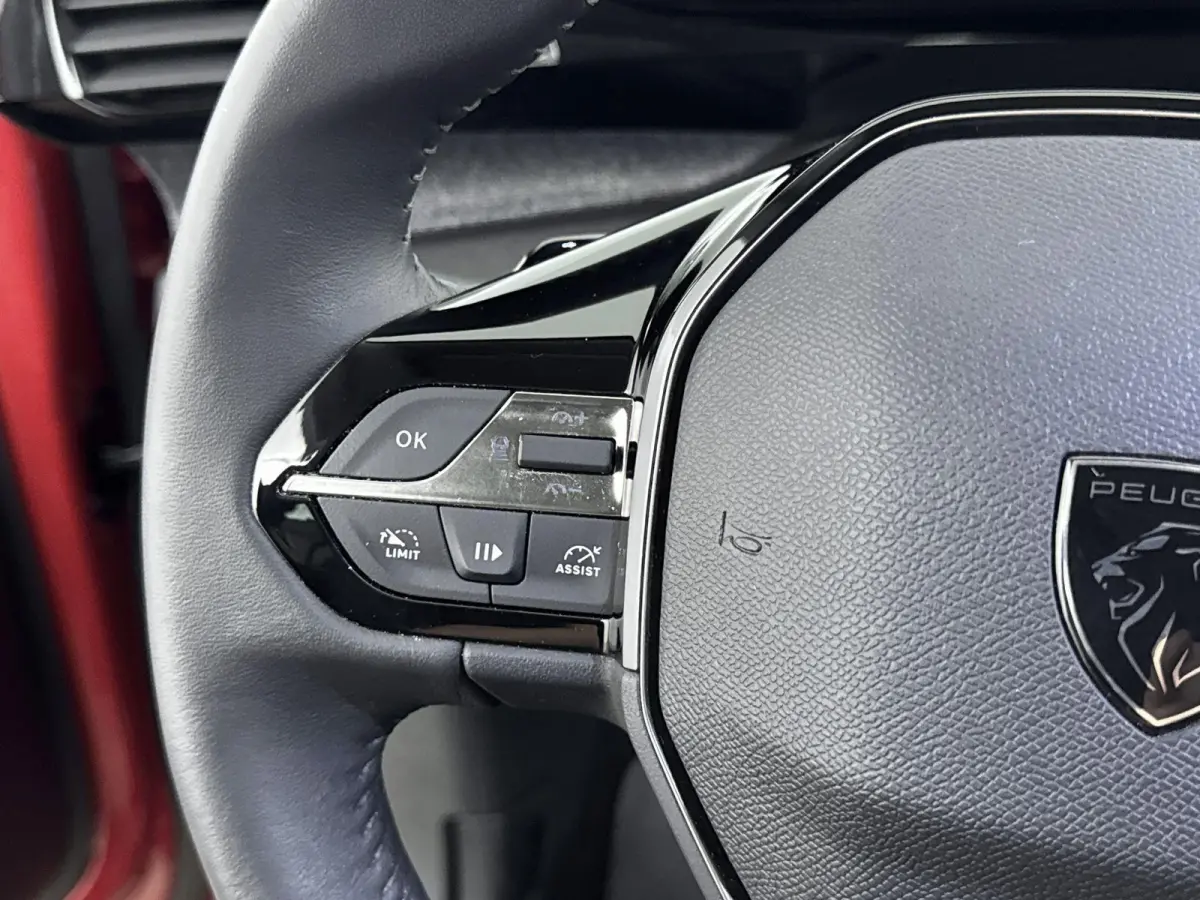 Automaat 130pk Allure Pack | Navigatie | CarPlay | All Season Banden | LED Koplampen | Stoelverwarming