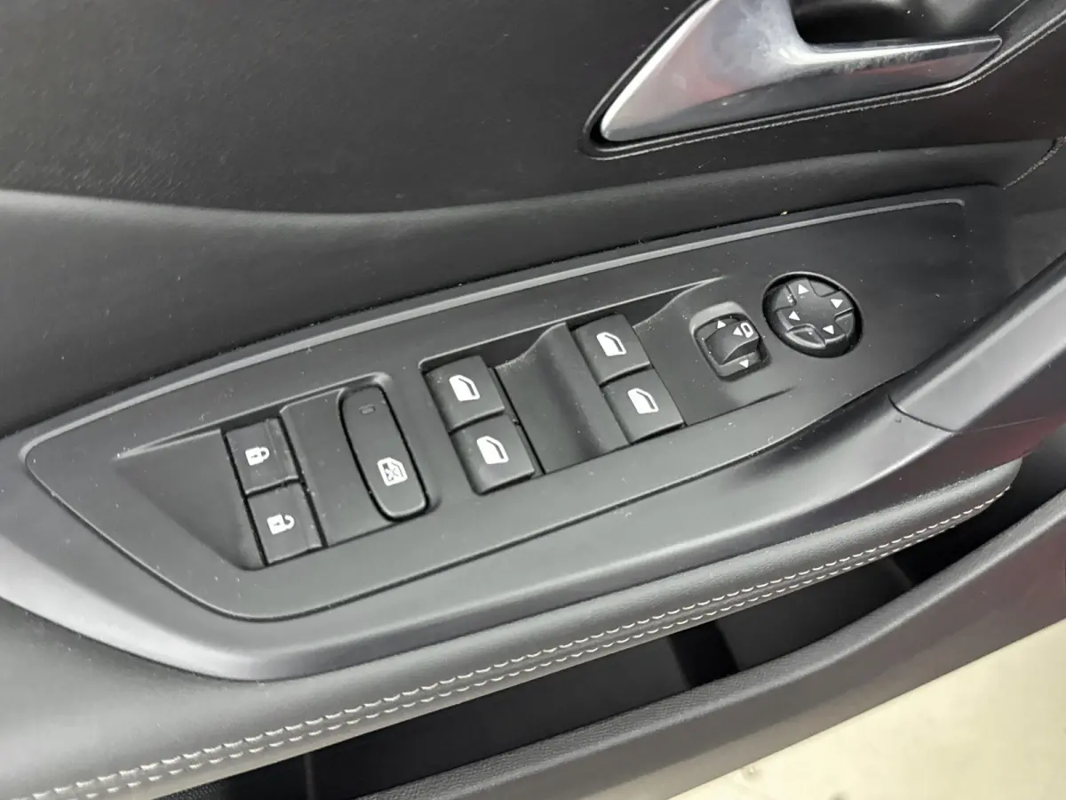 Automaat 130pk Allure Pack | Navigatie | CarPlay | All Season Banden | LED Koplampen | Stoelverwarming