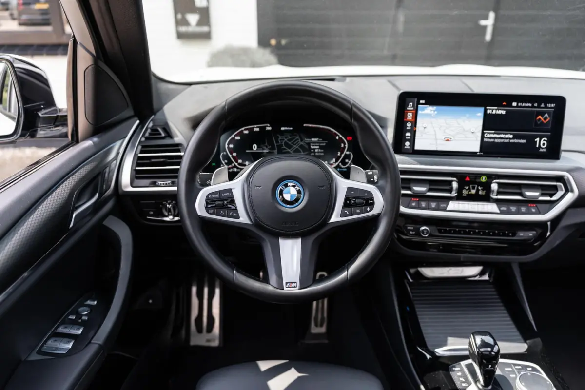XDrive30e M-sport Brooklyn Grau Pano LASER HUD Memory