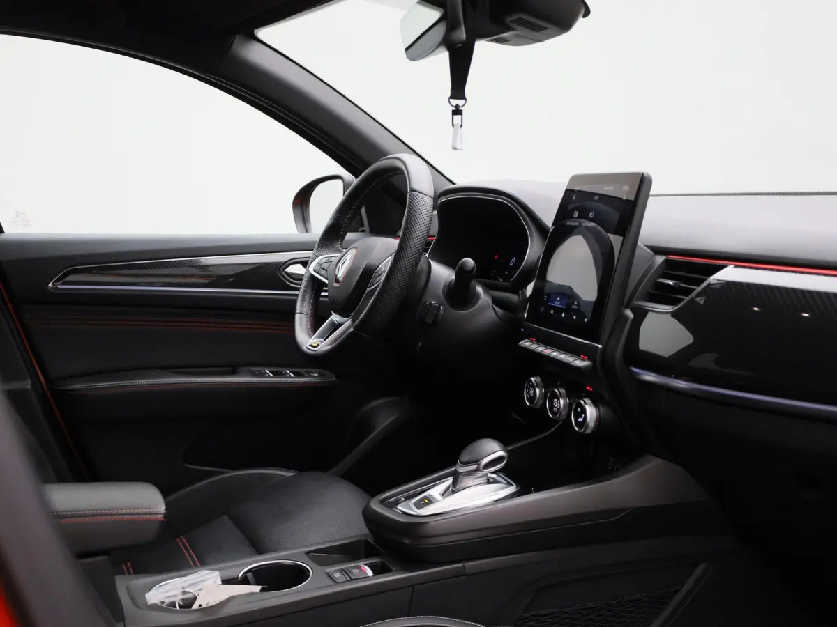 1.6 E-TECH 145Pk Hybrid R.S. Line | Navigatie & Apple & Android Carplay | Bose Geluid | Parkeersensoren & Camera | Climate Control | 10" TFT Kleurenscherm | Stoel & Stuur verwarming | Adapti