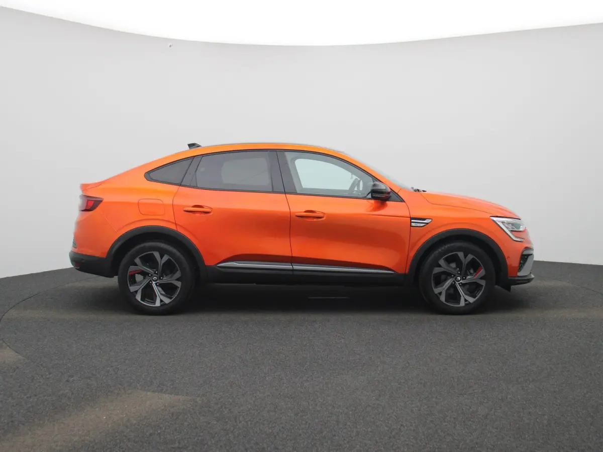 1.6 E-TECH 145Pk Hybrid R.S. Line | Navigatie & Apple & Android Carplay | Bose Geluid | Parkeersensoren & Camera | Climate Control | 10" TFT Kleurenscherm | Stoel & Stuur verwarming | Adapti