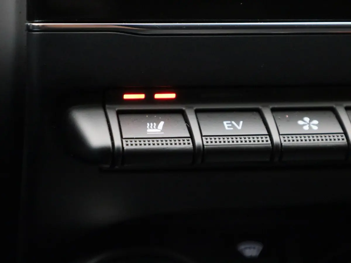 1.6 E-TECH 145Pk Hybrid R.S. Line | Navigatie & Apple & Android Carplay | Bose Geluid | Parkeersensoren & Camera | Climate Control | 10" TFT Kleurenscherm | Stoel & Stuur verwarming | Adapti