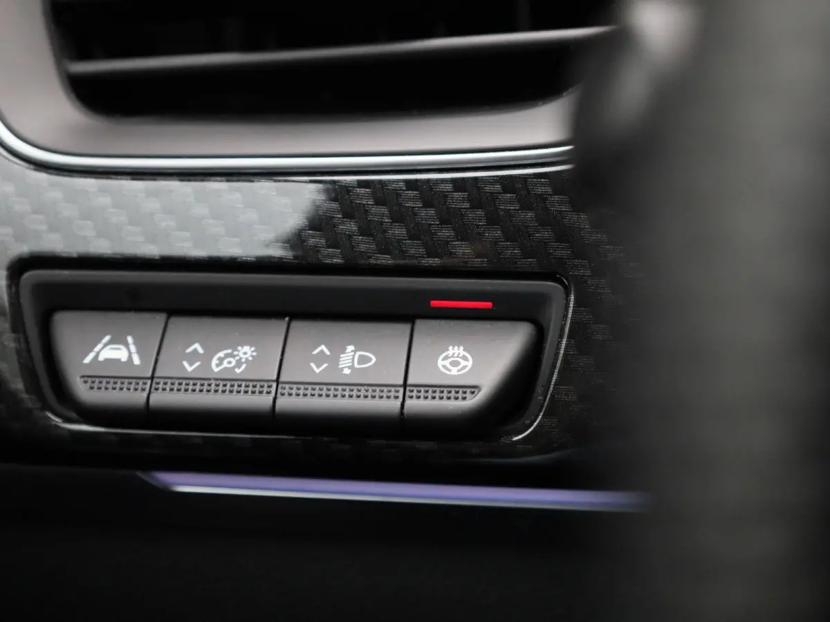 1.6 E-TECH 145Pk Hybrid R.S. Line | Navigatie & Apple & Android Carplay | Bose Geluid | Parkeersensoren & Camera | Climate Control | 10" TFT Kleurenscherm | Stoel & Stuur verwarming | Adapti