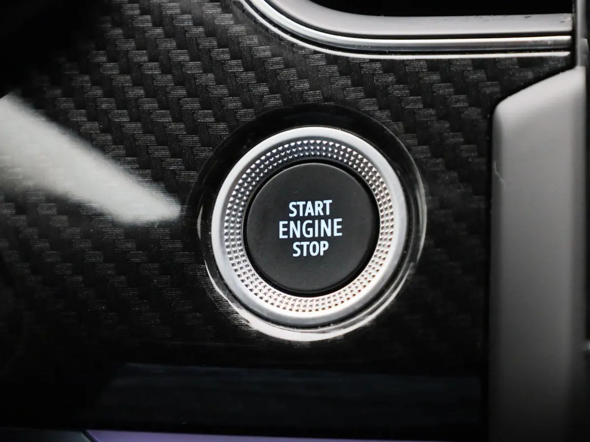 1.6 E-TECH 145Pk Hybrid R.S. Line | Navigatie & Apple & Android Carplay | Bose Geluid | Parkeersensoren & Camera | Climate Control | 10" TFT Kleurenscherm | Stoel & Stuur verwarming | Adapti