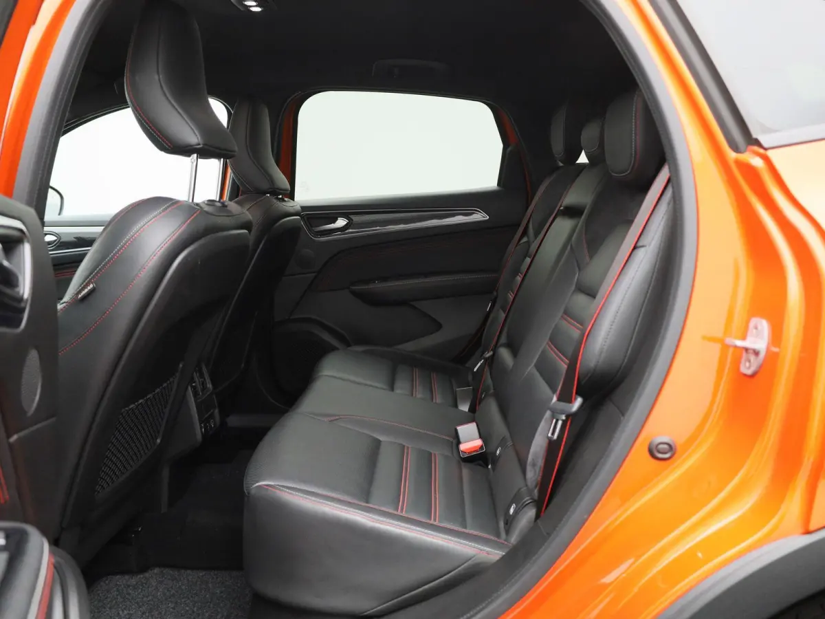 1.6 E-TECH 145Pk Hybrid R.S. Line | Navigatie & Apple & Android Carplay | Bose Geluid | Parkeersensoren & Camera | Climate Control | 10" TFT Kleurenscherm | Stoel & Stuur verwarming | Adapti