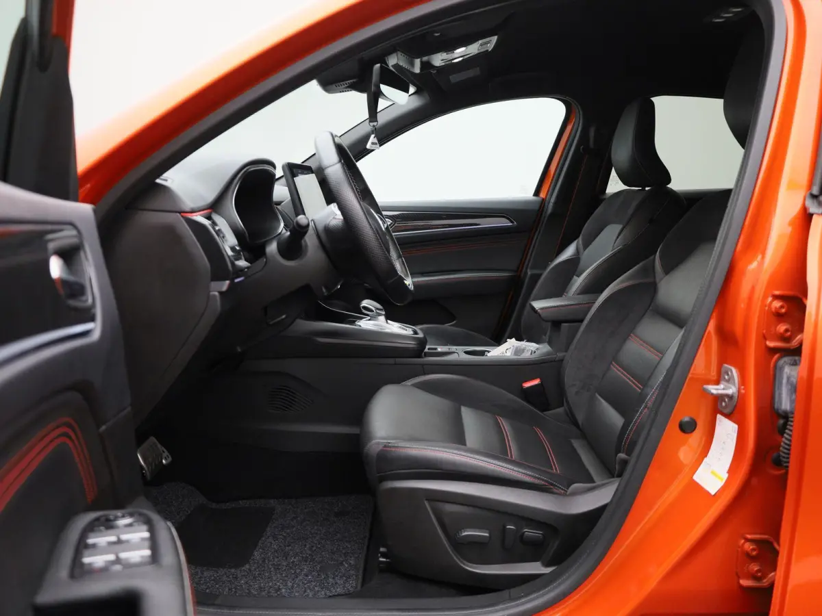 1.6 E-TECH 145Pk Hybrid R.S. Line | Navigatie & Apple & Android Carplay | Bose Geluid | Parkeersensoren & Camera | Climate Control | 10" TFT Kleurenscherm | Stoel & Stuur verwarming | Adapti