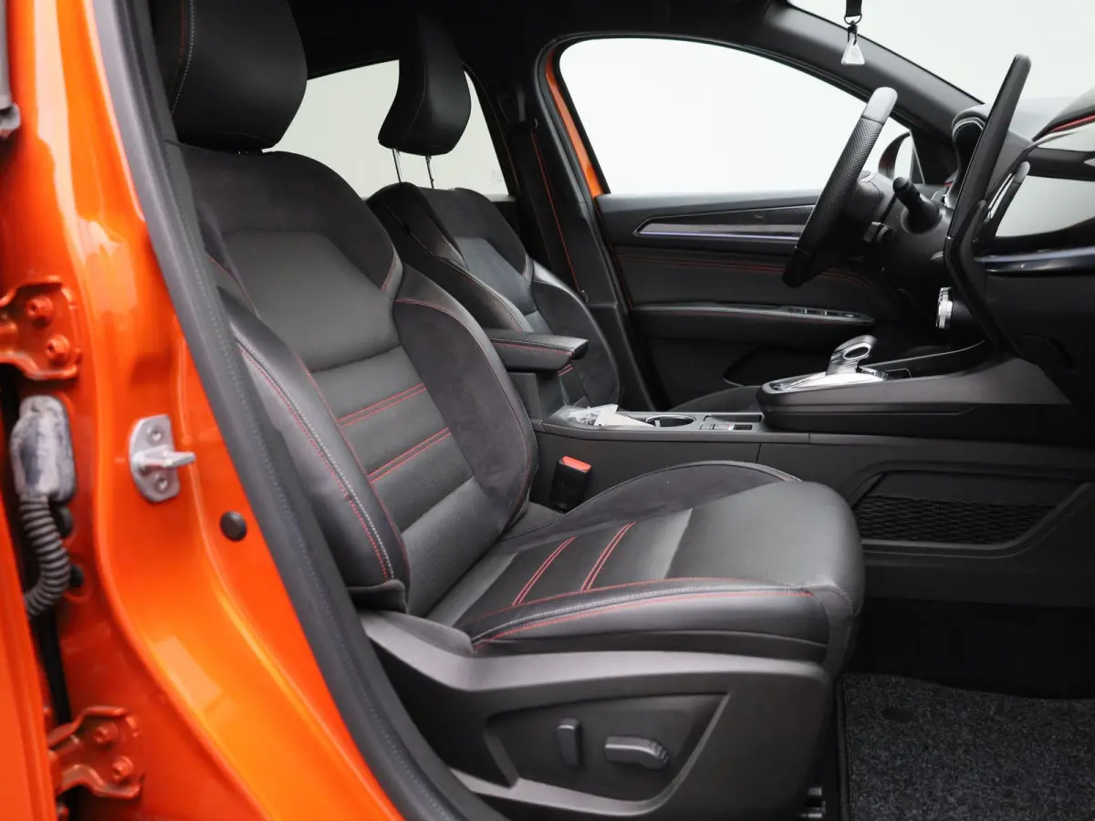 1.6 E-TECH 145Pk Hybrid R.S. Line | Navigatie & Apple & Android Carplay | Bose Geluid | Parkeersensoren & Camera | Climate Control | 10" TFT Kleurenscherm | Stoel & Stuur verwarming | Adapti