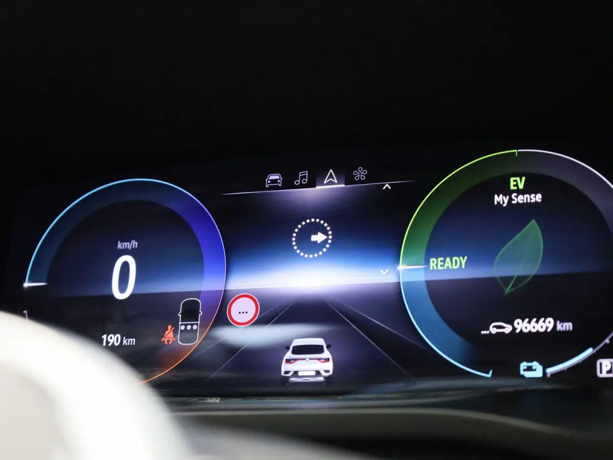 1.6 E-TECH 145Pk Hybrid R.S. Line | Navigatie & Apple & Android Carplay | Bose Geluid | Parkeersensoren & Camera | Climate Control | 10" TFT Kleurenscherm | Stoel & Stuur verwarming | Adapti