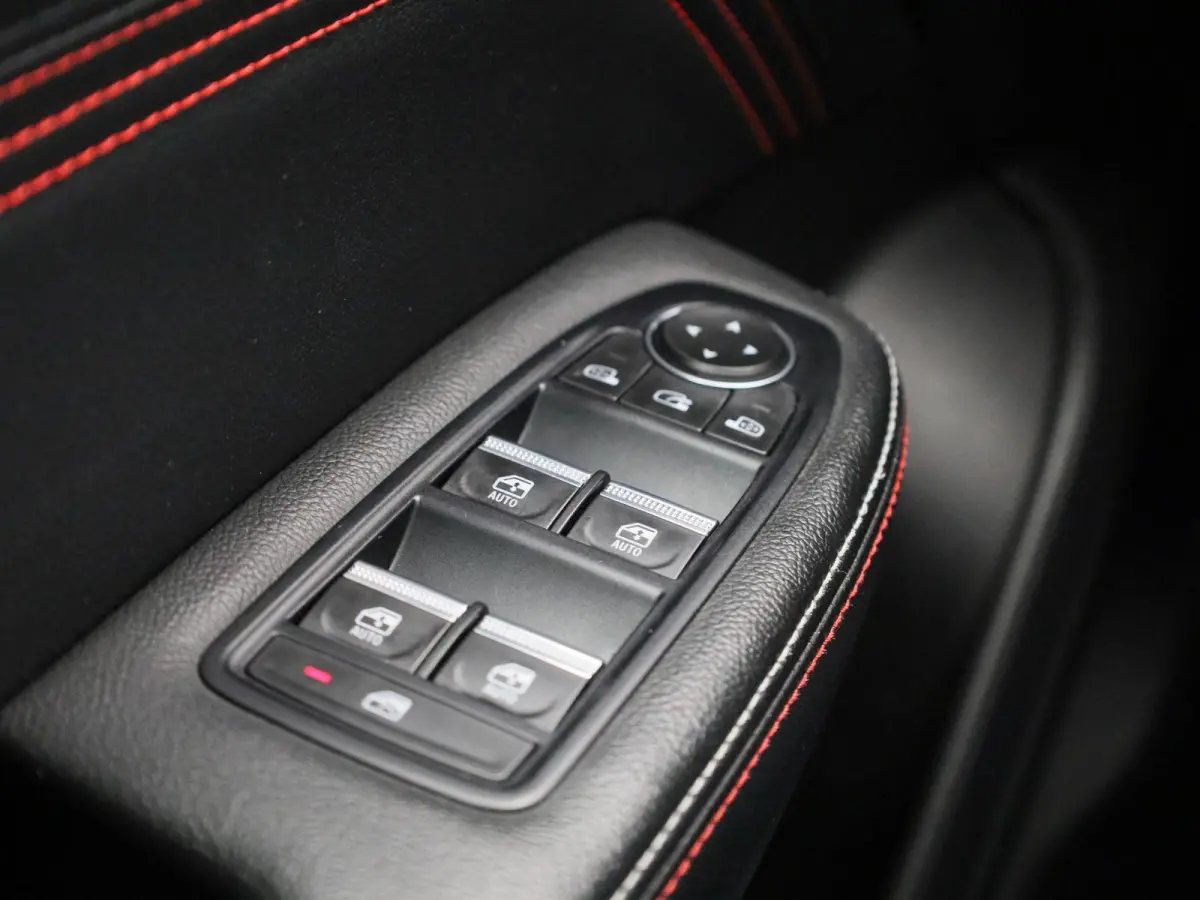 1.6 E-TECH 145Pk Hybrid R.S. Line | Navigatie & Apple & Android Carplay | Bose Geluid | Parkeersensoren & Camera | Climate Control | 10" TFT Kleurenscherm | Stoel & Stuur verwarming | Adapti