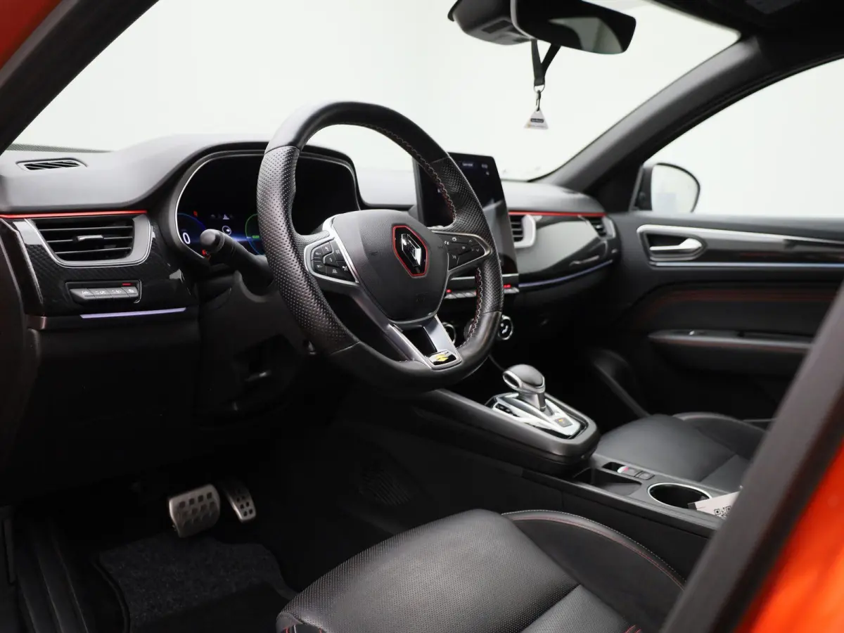 1.6 E-TECH 145Pk Hybrid R.S. Line | Navigatie & Apple & Android Carplay | Bose Geluid | Parkeersensoren & Camera | Climate Control | 10" TFT Kleurenscherm | Stoel & Stuur verwarming | Adapti