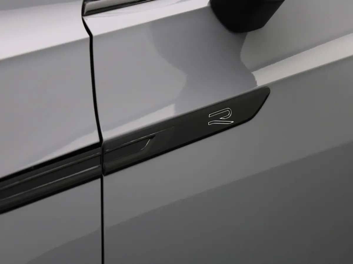 2.0 TSI R-Line Business+ 190 PK < Automaat | R-line exterieur | R-line interieur | Navigatie | Apple Carplay | Android Auto | Panoramadak | Schuifdak | LED Matrix | Lichtmetalen velgen | Cli