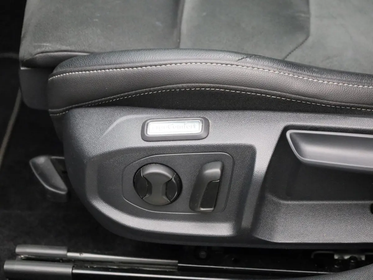 2.0 TSI R-Line Business+ 190 PK < Automaat | R-line exterieur | R-line interieur | Navigatie | Apple Carplay | Android Auto | Panoramadak | Schuifdak | LED Matrix | Lichtmetalen velgen | Cli