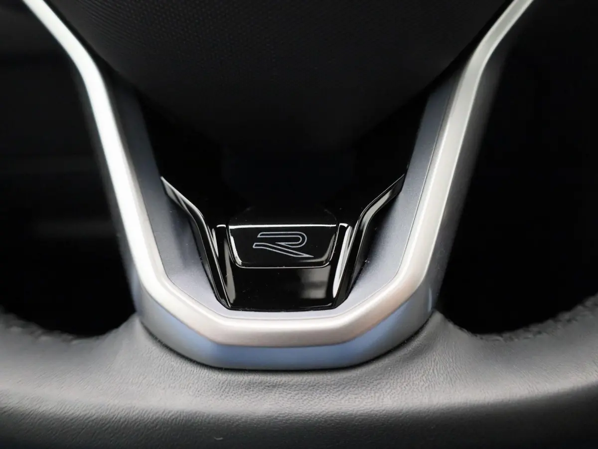 2.0 TSI R-Line Business+ 190 PK < Automaat | R-line exterieur | R-line interieur | Navigatie | Apple Carplay | Android Auto | Panoramadak | Schuifdak | LED Matrix | Lichtmetalen velgen | Cli