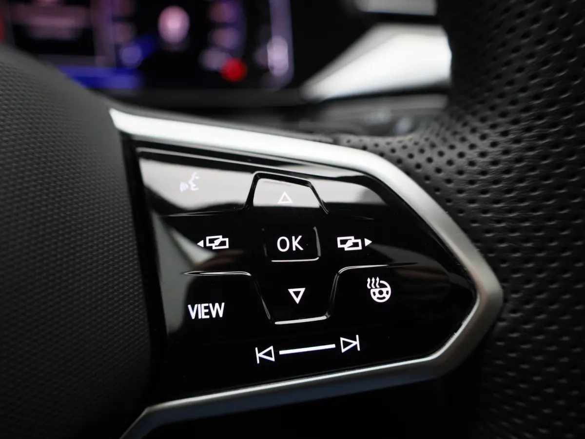 2.0 TSI R-Line Business+ 190 PK < Automaat | R-line exterieur | R-line interieur | Navigatie | Apple Carplay | Android Auto | Panoramadak | Schuifdak | LED Matrix | Lichtmetalen velgen | Cli