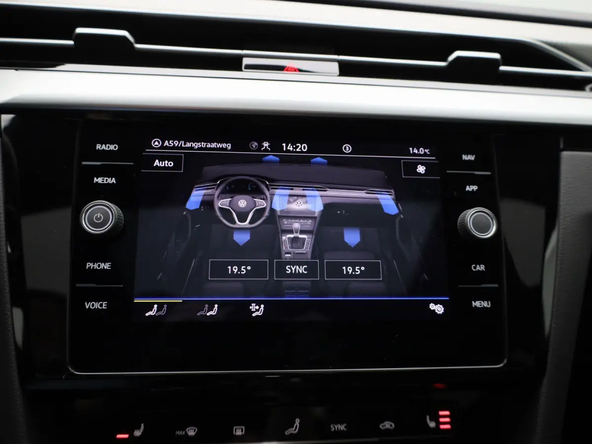 2.0 TSI R-Line Business+ 190 PK < Automaat | R-line exterieur | R-line interieur | Navigatie | Apple Carplay | Android Auto | Panoramadak | Schuifdak | LED Matrix | Lichtmetalen velgen | Cli