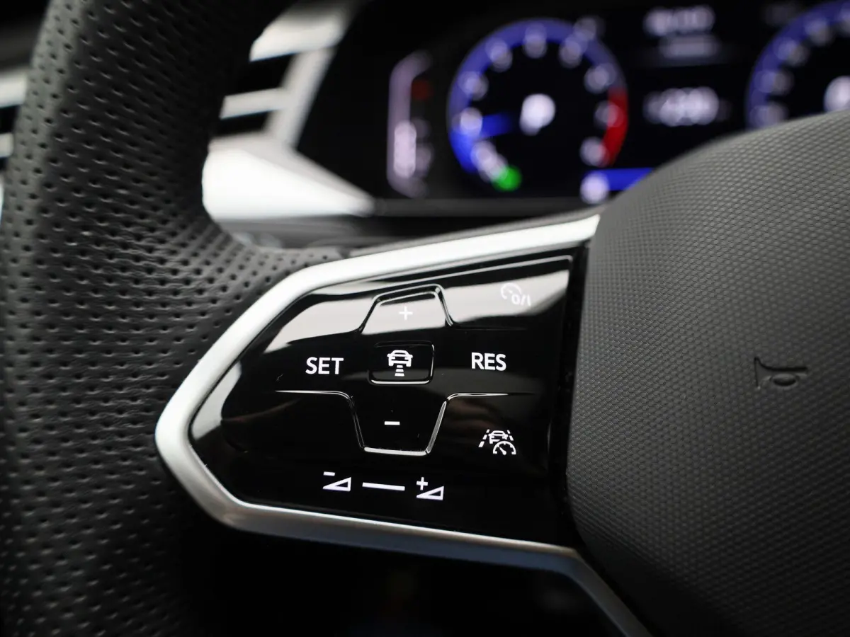 2.0 TSI R-Line Business+ 190 PK < Automaat | R-line exterieur | R-line interieur | Navigatie | Apple Carplay | Android Auto | Panoramadak | Schuifdak | LED Matrix | Lichtmetalen velgen | Cli