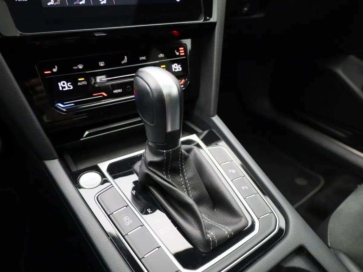 2.0 TSI R-Line Business+ 190 PK < Automaat | R-line exterieur | R-line interieur | Navigatie | Apple Carplay | Android Auto | Panoramadak | Schuifdak | LED Matrix | Lichtmetalen velgen | Cli