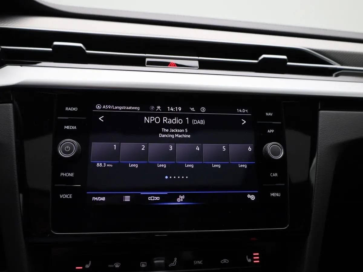 2.0 TSI R-Line Business+ 190 PK < Automaat | R-line exterieur | R-line interieur | Navigatie | Apple Carplay | Android Auto | Panoramadak | Schuifdak | LED Matrix | Lichtmetalen velgen | Cli