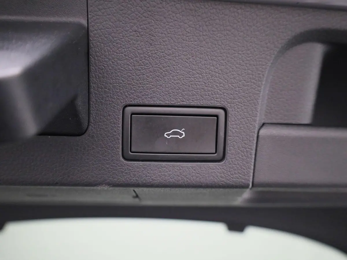 2.0 TSI R-Line Business+ 190 PK < Automaat | R-line exterieur | R-line interieur | Navigatie | Apple Carplay | Android Auto | Panoramadak | Schuifdak | LED Matrix | Lichtmetalen velgen | Cli