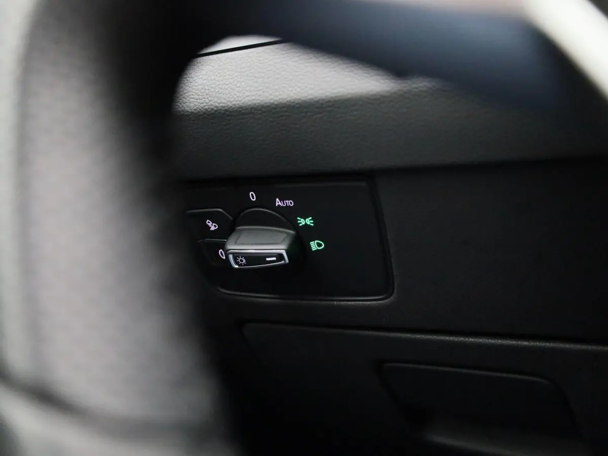 2.0 TSI R-Line Business+ 190 PK < Automaat | R-line exterieur | R-line interieur | Navigatie | Apple Carplay | Android Auto | Panoramadak | Schuifdak | LED Matrix | Lichtmetalen velgen | Cli
