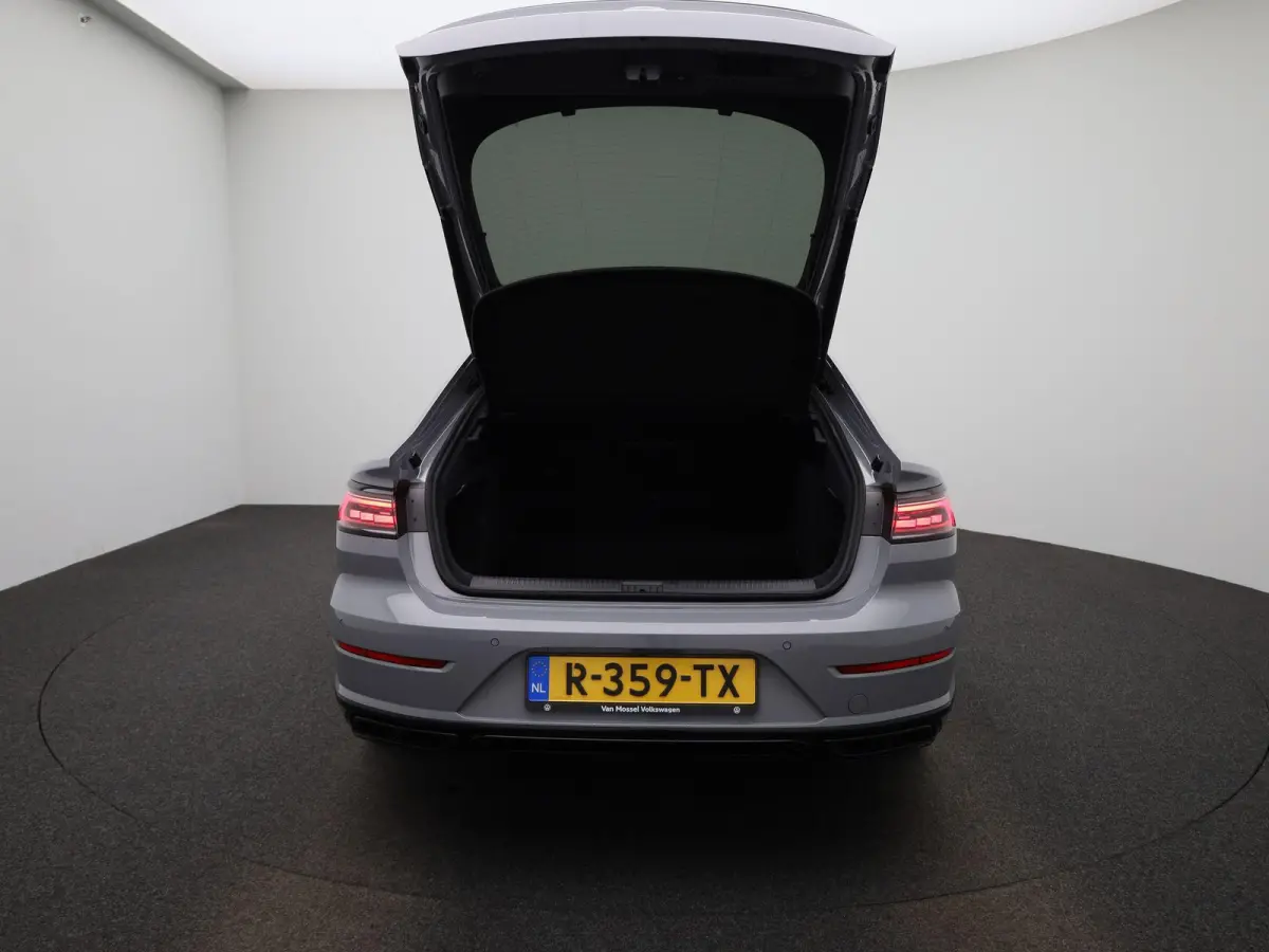 2.0 TSI R-Line Business+ 190 PK < Automaat | R-line exterieur | R-line interieur | Navigatie | Apple Carplay | Android Auto | Panoramadak | Schuifdak | LED Matrix | Lichtmetalen velgen | Cli