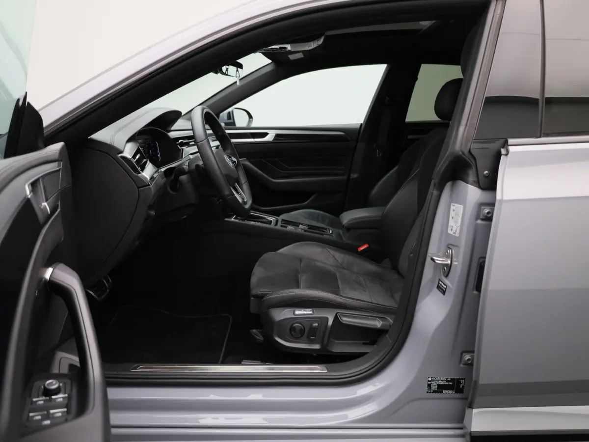2.0 TSI R-Line Business+ 190 PK < Automaat | R-line exterieur | R-line interieur | Navigatie | Apple Carplay | Android Auto | Panoramadak | Schuifdak | LED Matrix | Lichtmetalen velgen | Cli
