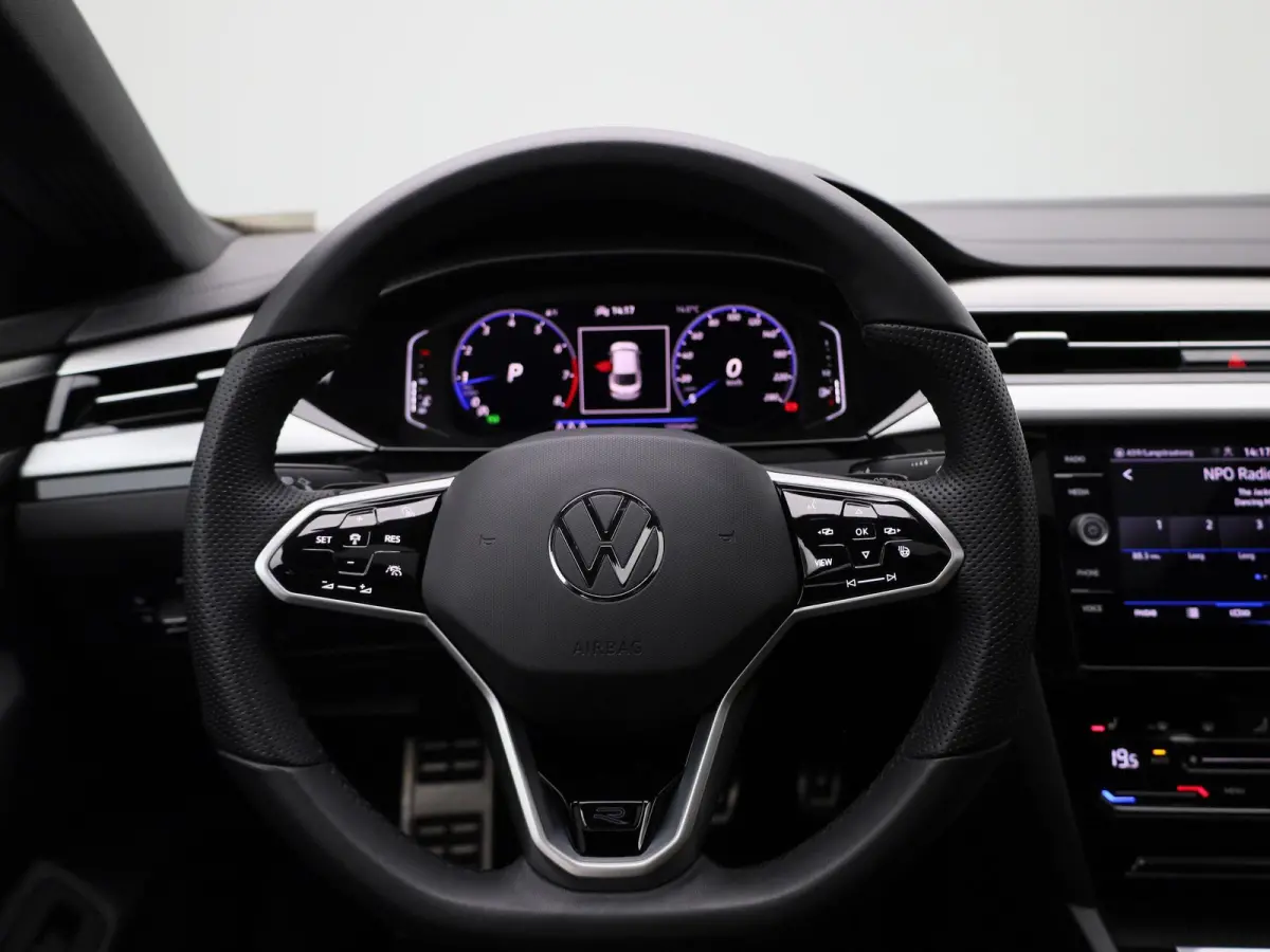 2.0 TSI R-Line Business+ 190 PK < Automaat | R-line exterieur | R-line interieur | Navigatie | Apple Carplay | Android Auto | Panoramadak | Schuifdak | LED Matrix | Lichtmetalen velgen | Cli