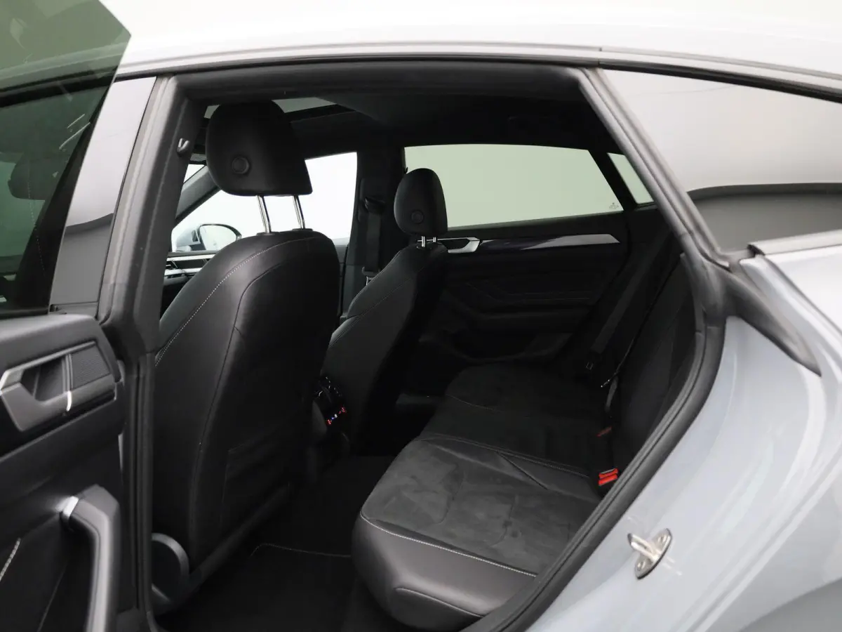 2.0 TSI R-Line Business+ 190 PK < Automaat | R-line exterieur | R-line interieur | Navigatie | Apple Carplay | Android Auto | Panoramadak | Schuifdak | LED Matrix | Lichtmetalen velgen | Cli