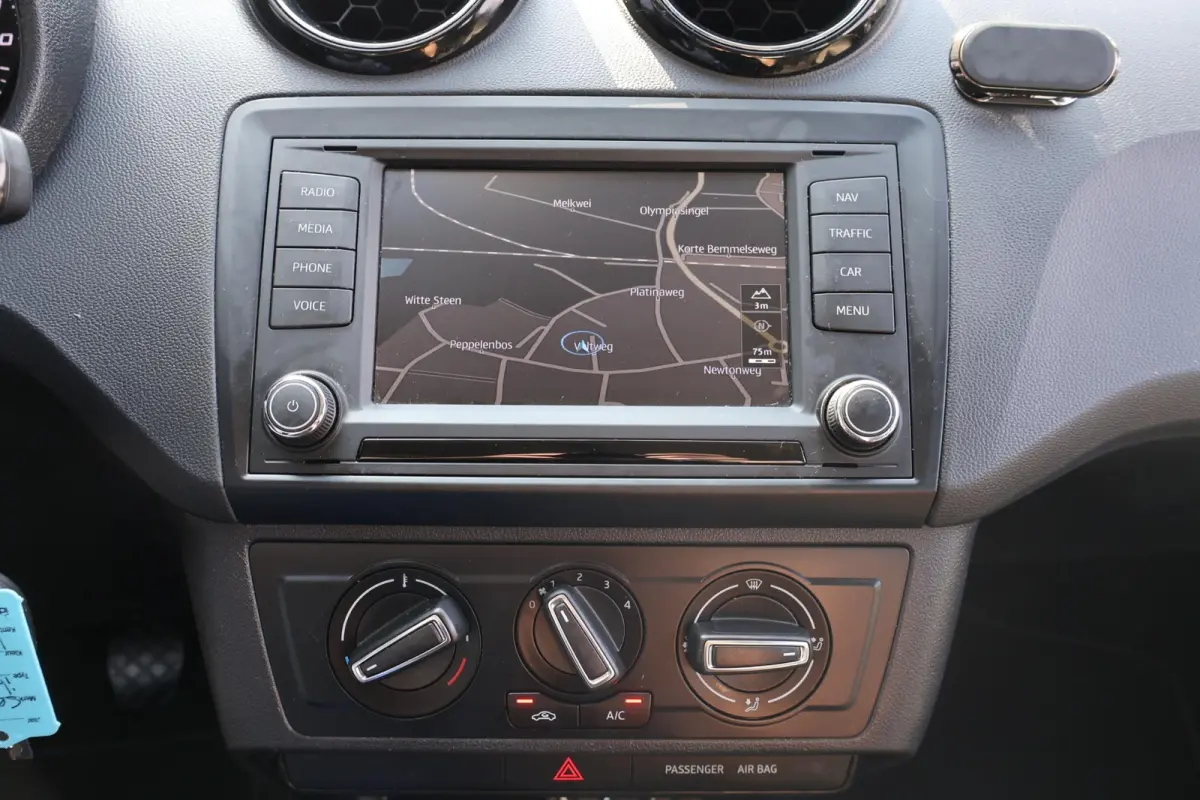 1.0 EcoTSI Style Connect Volledig Dealer Onderh | NAP | Carplay | Navi | Cruise | LMV | LED | Hill-Hold | Start/Stop | PDC Achter