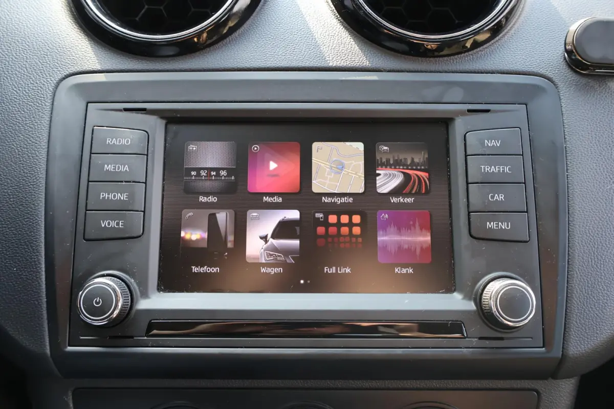 1.0 EcoTSI Style Connect Volledig Dealer Onderh | NAP | Carplay | Navi | Cruise | LMV | LED | Hill-Hold | Start/Stop | PDC Achter