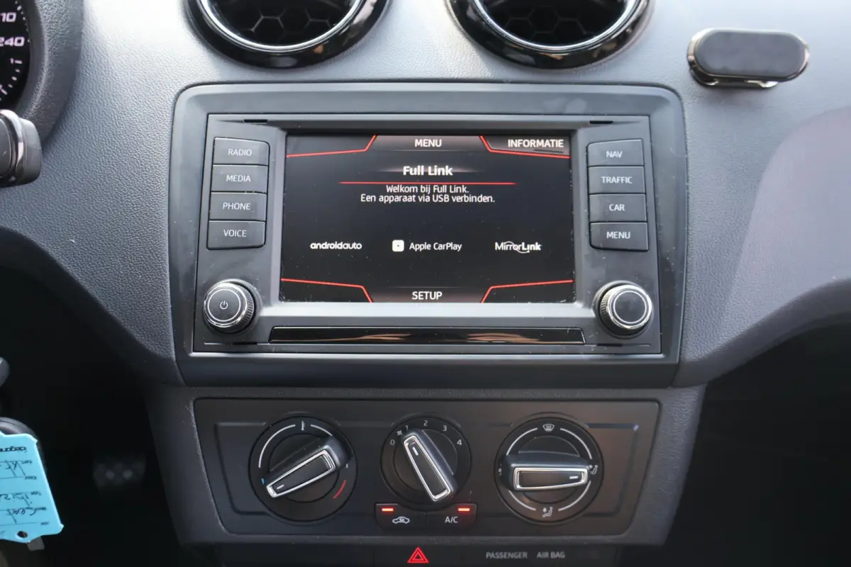 1.0 EcoTSI Style Connect Volledig Dealer Onderh | NAP | Carplay | Navi | Cruise | LMV | LED | Hill-Hold | Start/Stop | PDC Achter