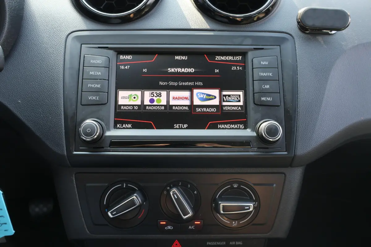 1.0 EcoTSI Style Connect Volledig Dealer Onderh | NAP | Carplay | Navi | Cruise | LMV | LED | Hill-Hold | Start/Stop | PDC Achter