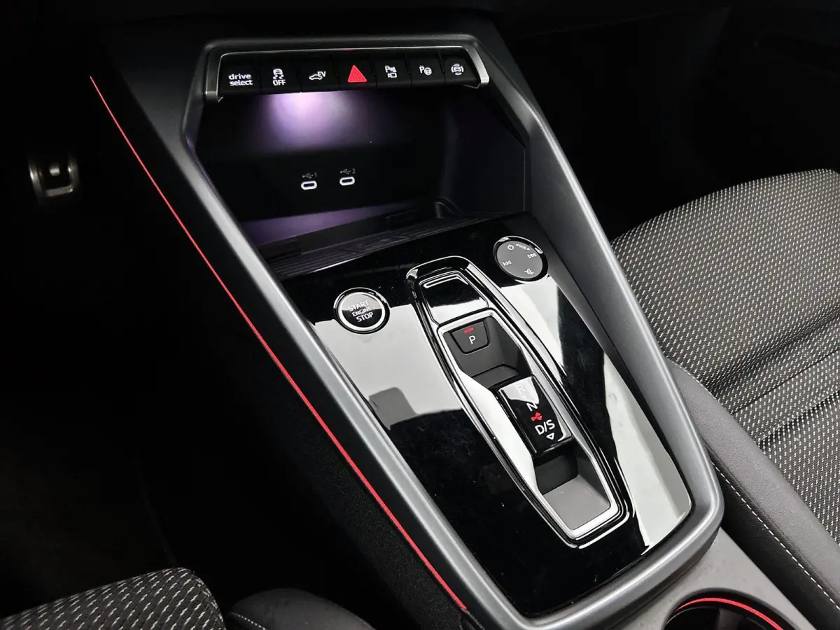 40 TFSI e S edition 204 PK | S-line | Automaat | Camera | Adaptive Cruise Control | Climate Control | Stoelverwarming | Virtual Cockpit | LED Matrix | Lichtmetalen velgen | Privacy glass |