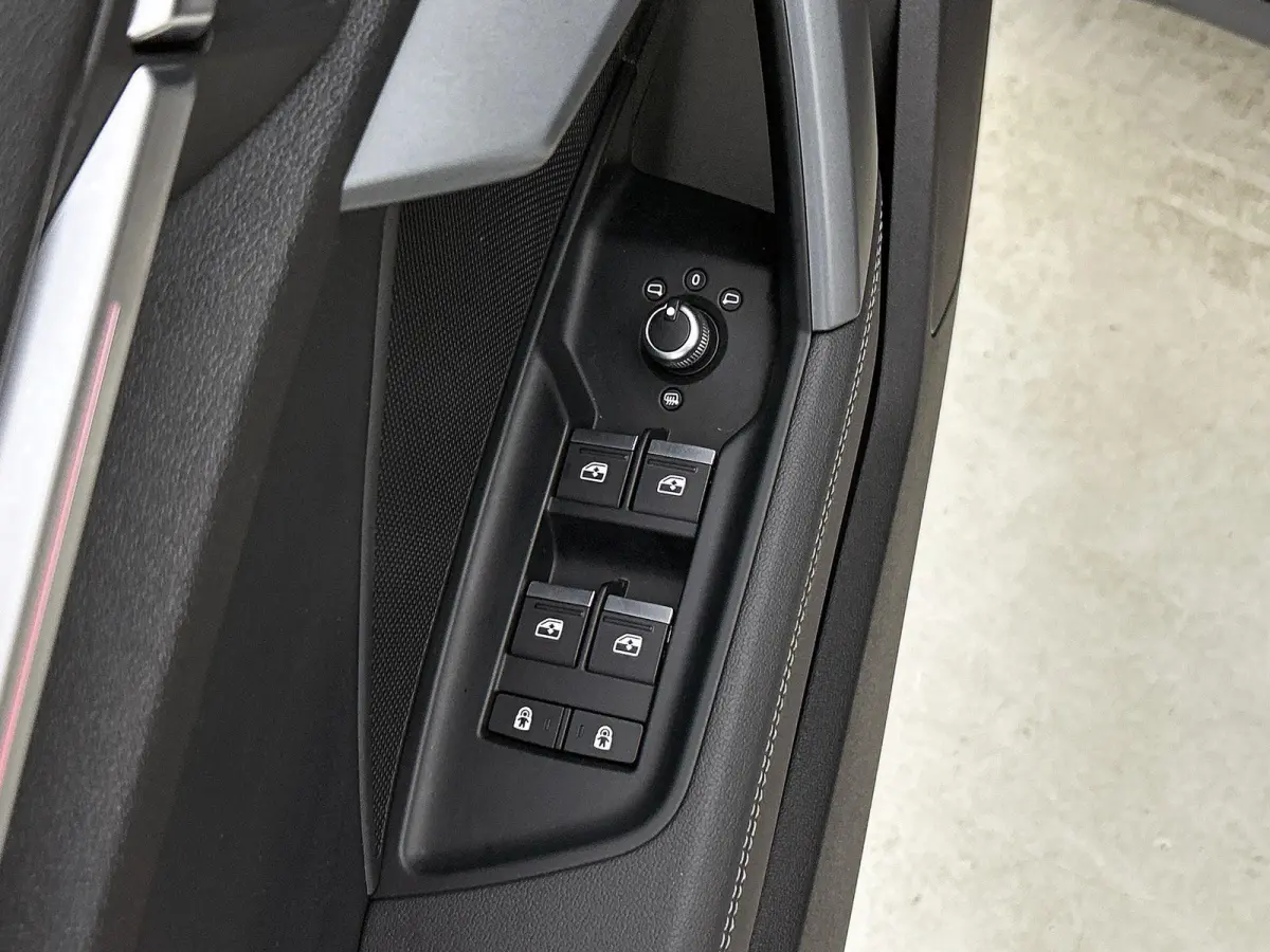40 TFSI e S edition 204 PK | S-line | Automaat | Camera | Adaptive Cruise Control | Climate Control | Stoelverwarming | Virtual Cockpit | LED Matrix | Lichtmetalen velgen | Privacy glass |