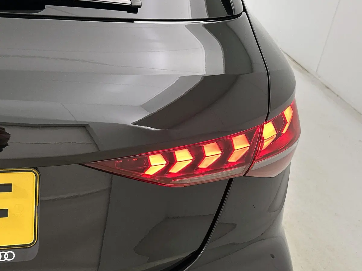 40 TFSI e S edition 204 PK | S-line | Automaat | Camera | Adaptive Cruise Control | Climate Control | Stoelverwarming | Virtual Cockpit | LED Matrix | Lichtmetalen velgen | Privacy glass |