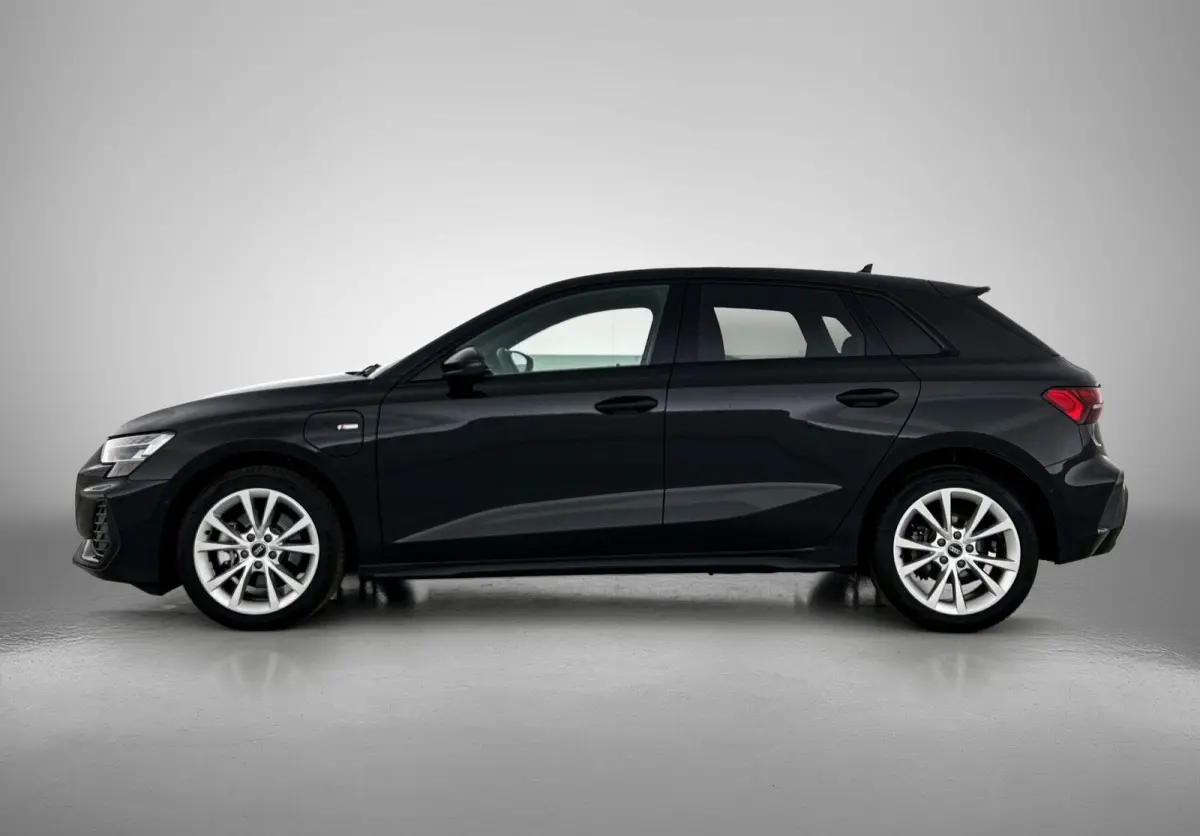 40 TFSI e S edition 204 PK | S-line | Automaat | Camera | Adaptive Cruise Control | Climate Control | Stoelverwarming | Virtual Cockpit | LED Matrix | Lichtmetalen velgen | Privacy glass |