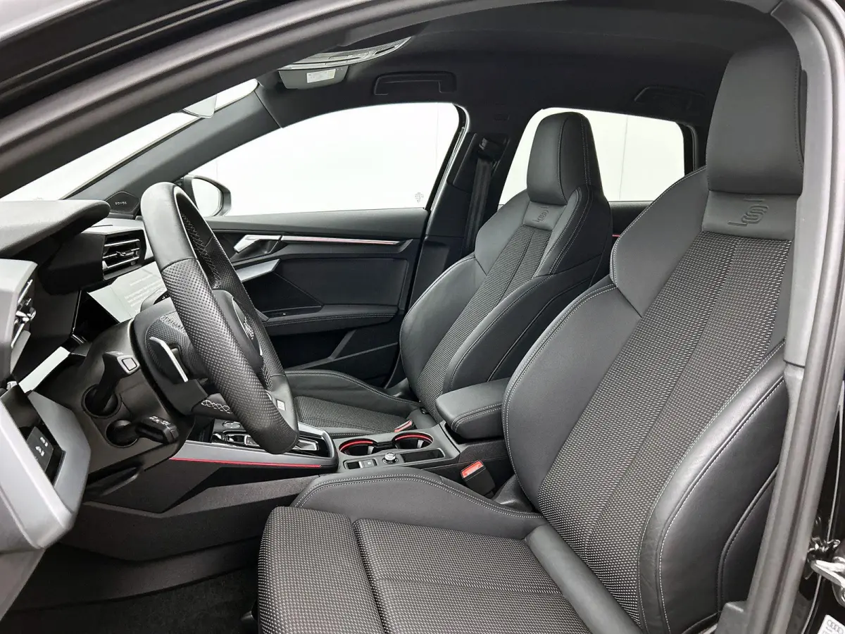 40 TFSI e S edition 204 PK | S-line | Automaat | Camera | Adaptive Cruise Control | Climate Control | Stoelverwarming | Virtual Cockpit | LED Matrix | Lichtmetalen velgen | Privacy glass |
