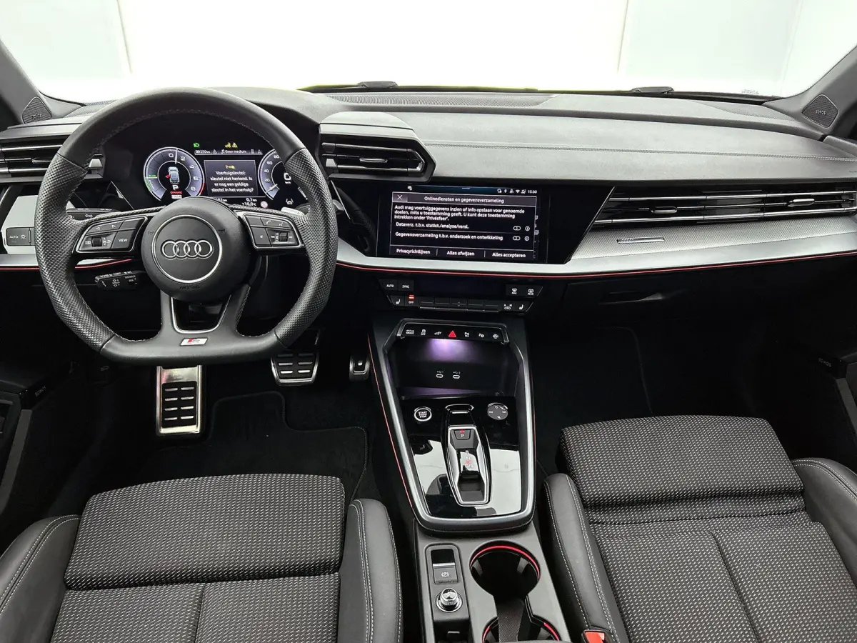 40 TFSI e S edition 204 PK | S-line | Automaat | Camera | Adaptive Cruise Control | Climate Control | Stoelverwarming | Virtual Cockpit | LED Matrix | Lichtmetalen velgen | Privacy glass |