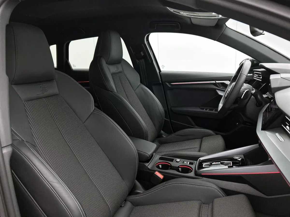 40 TFSI e S edition 204 PK | S-line | Automaat | Camera | Adaptive Cruise Control | Climate Control | Stoelverwarming | Virtual Cockpit | LED Matrix | Lichtmetalen velgen | Privacy glass |