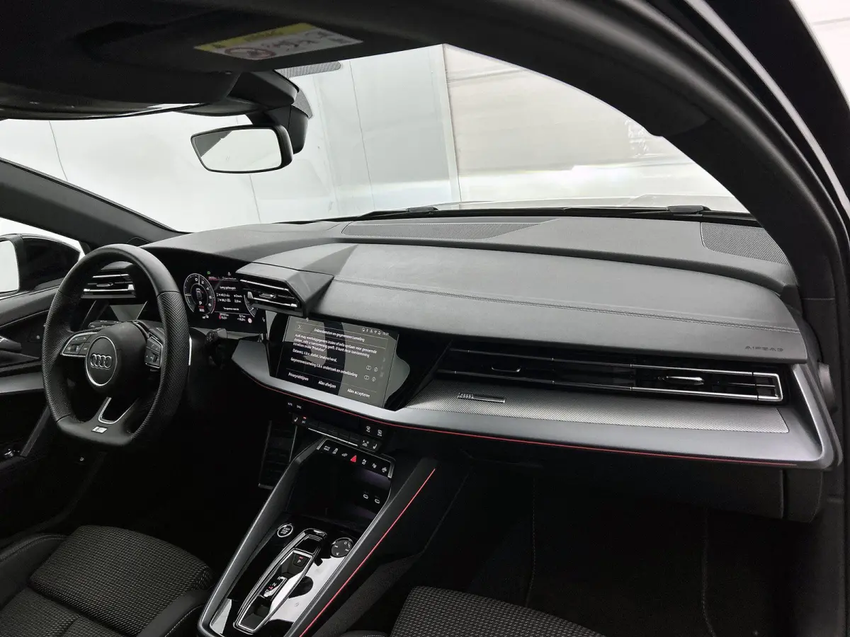 40 TFSI e S edition 204 PK | S-line | Automaat | Camera | Adaptive Cruise Control | Climate Control | Stoelverwarming | Virtual Cockpit | LED Matrix | Lichtmetalen velgen | Privacy glass |