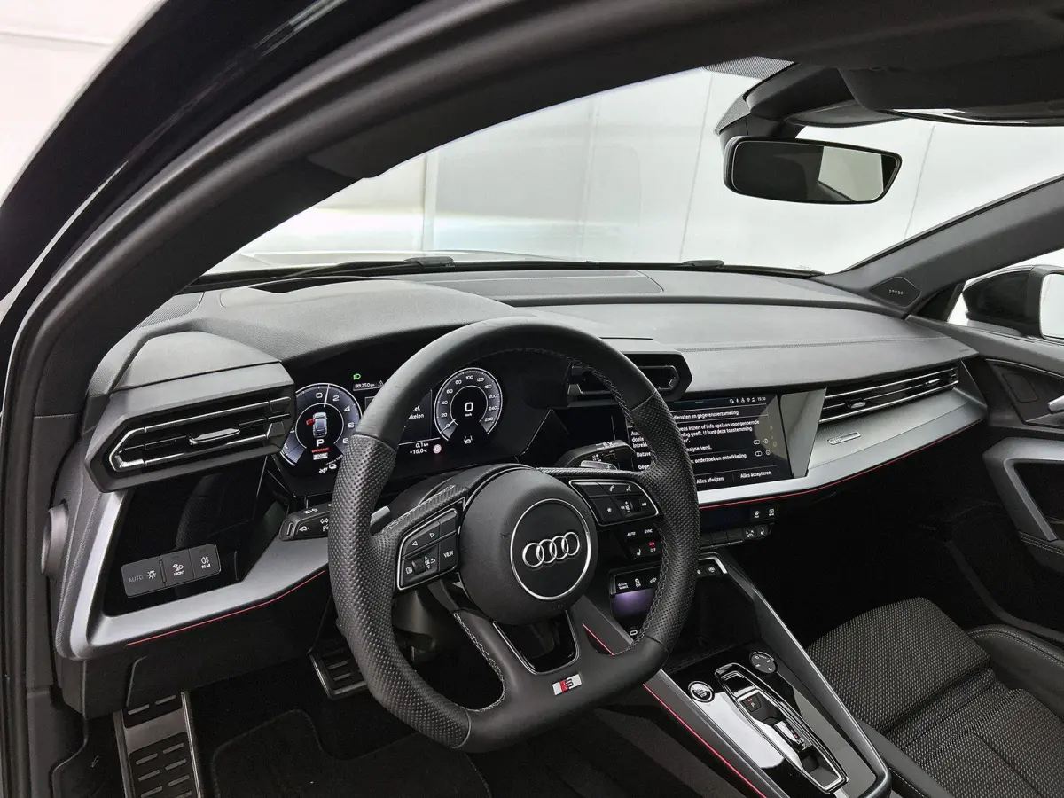 40 TFSI e S edition 204 PK | S-line | Automaat | Camera | Adaptive Cruise Control | Climate Control | Stoelverwarming | Virtual Cockpit | LED Matrix | Lichtmetalen velgen | Privacy glass |