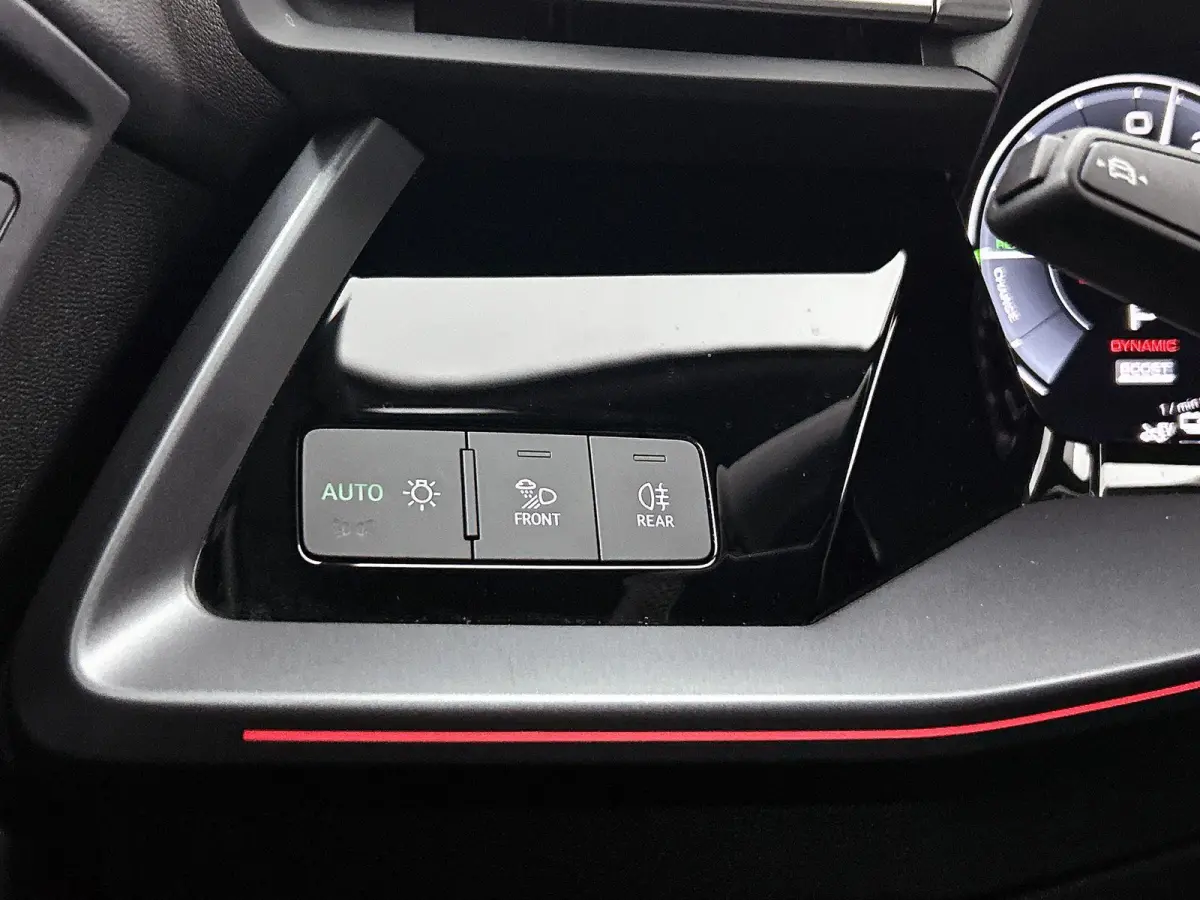 40 TFSI e S edition 204 PK | S-line | Automaat | Camera | Adaptive Cruise Control | Climate Control | Stoelverwarming | Virtual Cockpit | LED Matrix | Lichtmetalen velgen | Privacy glass |