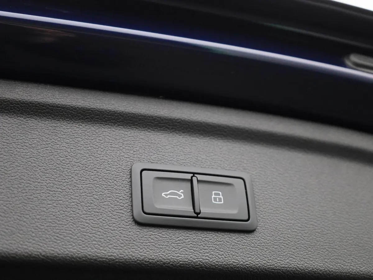 40 TFSI e Advanced edition 204 pk | Automaat | Navigatie | Smartphone interface | Climate Control | Stoelverwarming | Lichtmetalen velgen |