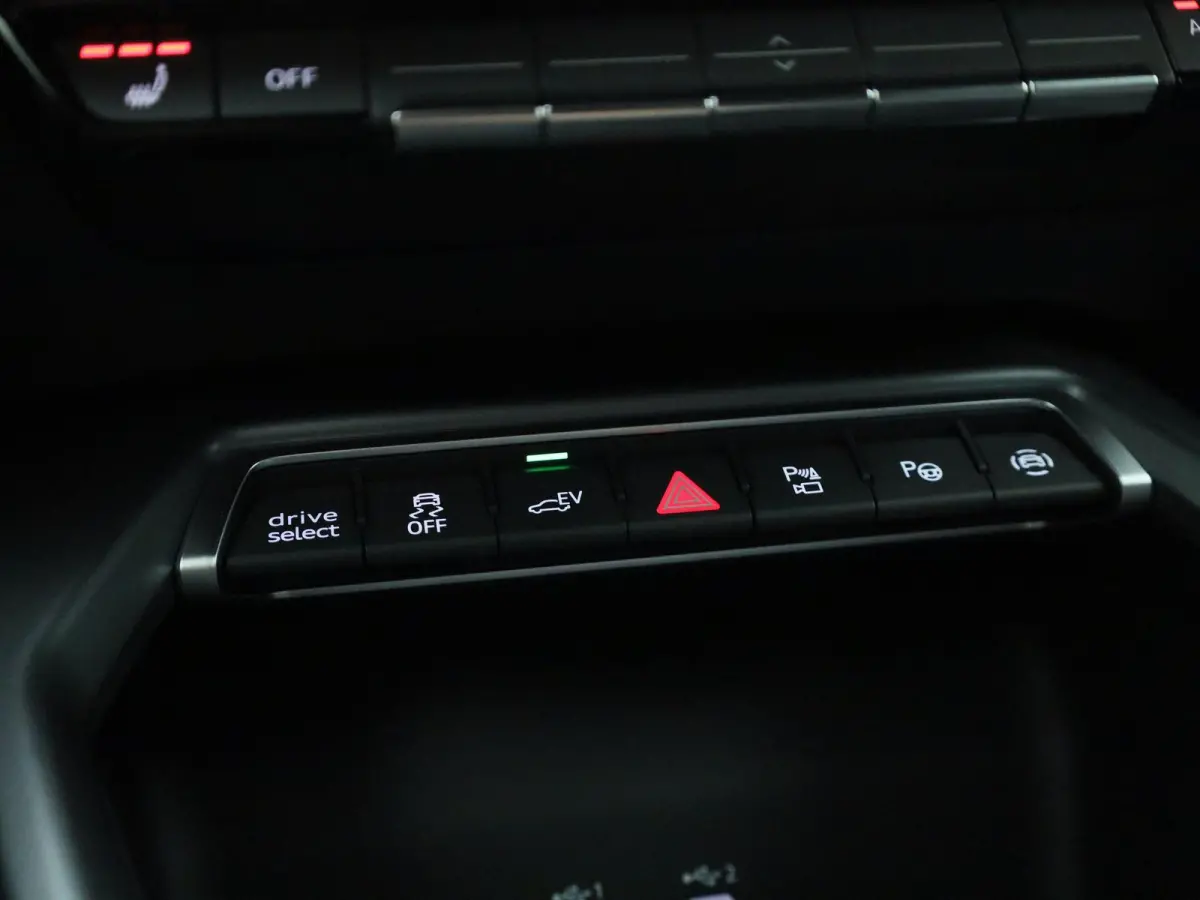 40 TFSI e Advanced edition 204 pk | Automaat | Navigatie | Smartphone interface | Climate Control | Stoelverwarming | Lichtmetalen velgen |