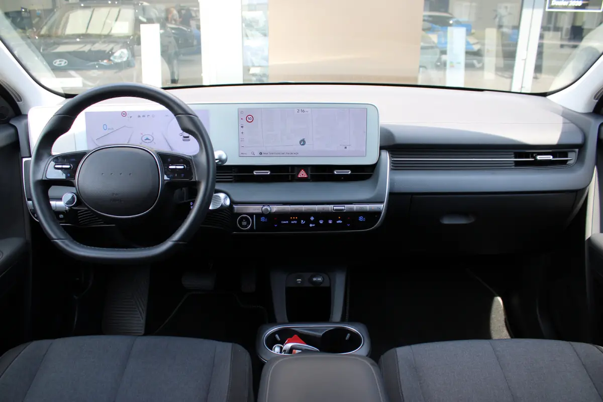 Style 58 kWh | Achteruitrijcamera | Cruise control adaptief met Stop&Go | Navigatiesysteem full map