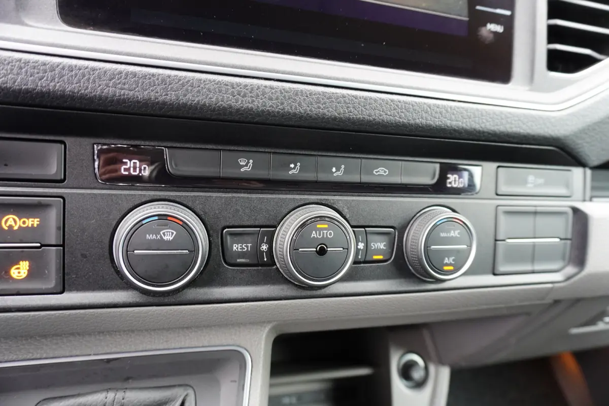 6.180 180pk Automaat 5500kg koelwagen Thermo King Vleeshaken Lift Luchtvering Apple Carplay Navigatie Camera