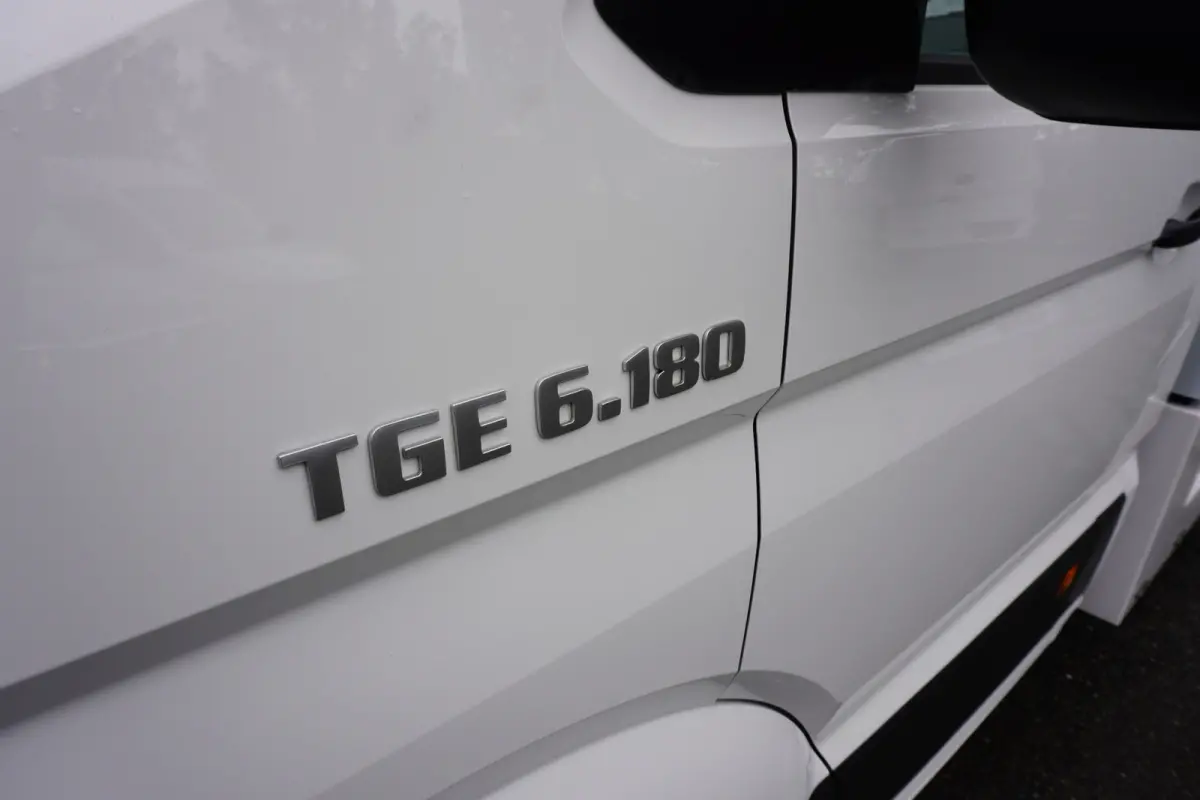 6.180 180pk Automaat 5500kg koelwagen Thermo King Vleeshaken Lift Luchtvering Apple Carplay Navigatie Camera