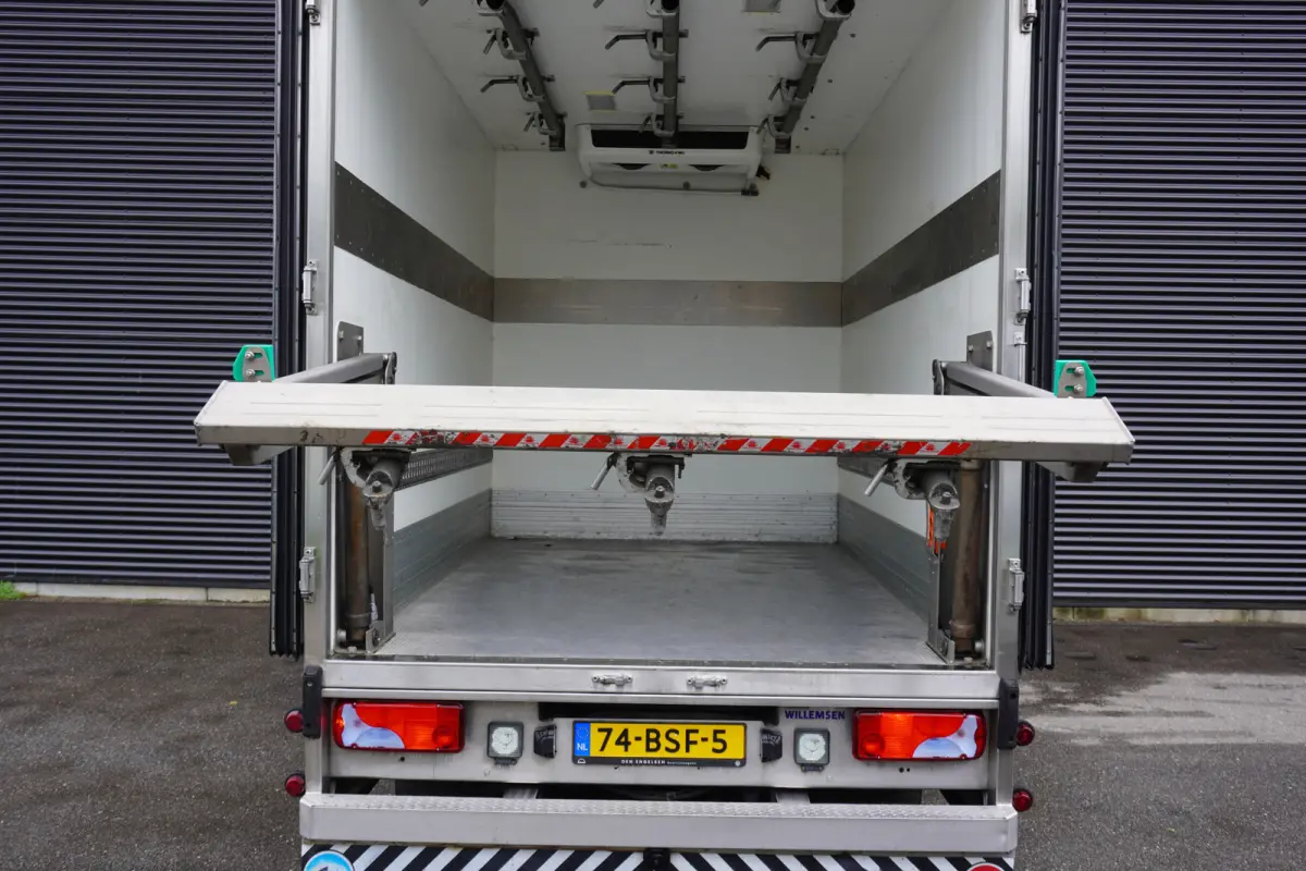 6.180 180pk Automaat 5500kg koelwagen Thermo King Vleeshaken Lift Luchtvering Apple Carplay Navigatie Camera
