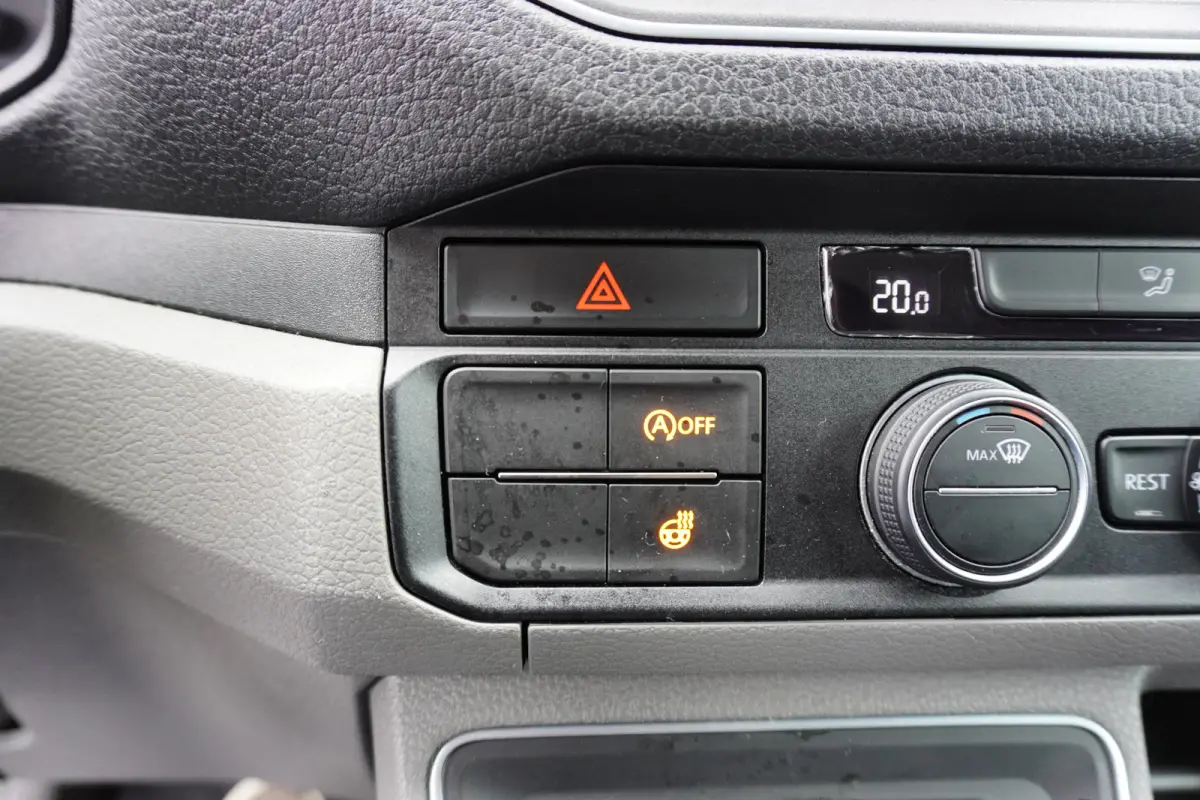 6.180 180pk Automaat 5500kg koelwagen Thermo King Vleeshaken Lift Luchtvering Apple Carplay Navigatie Camera