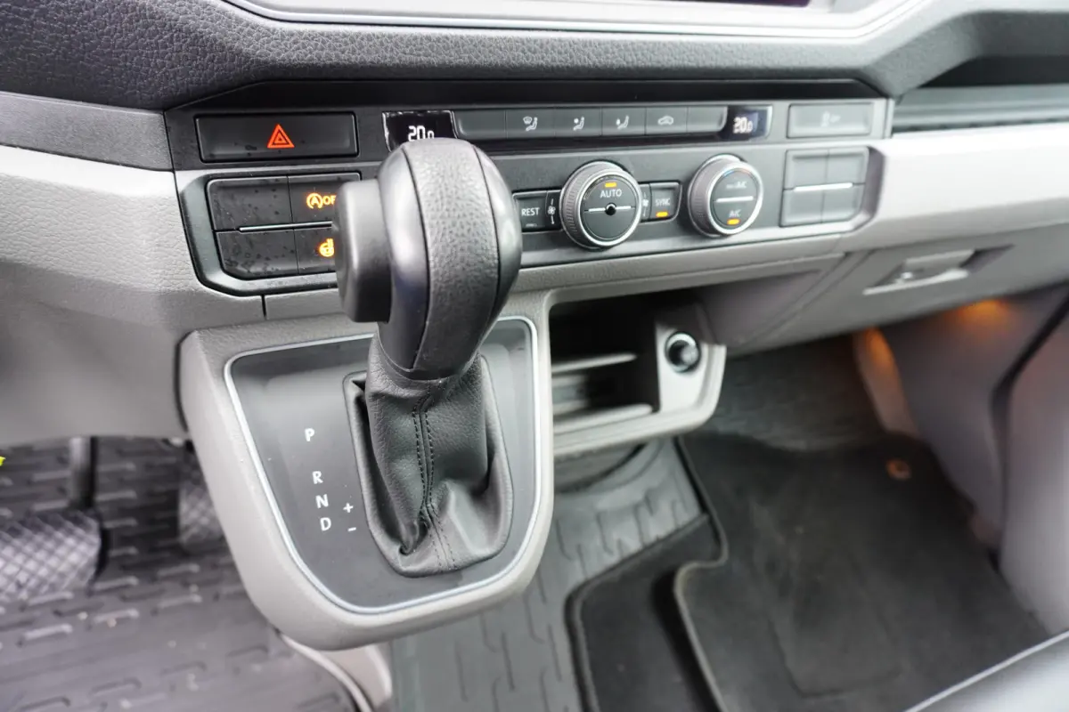 6.180 180pk Automaat 5500kg koelwagen Thermo King Vleeshaken Lift Luchtvering Apple Carplay Navigatie Camera